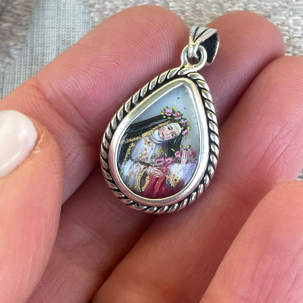 Preciosa Medalla de Santa Rosa de Lima y Ciruelo en flor 