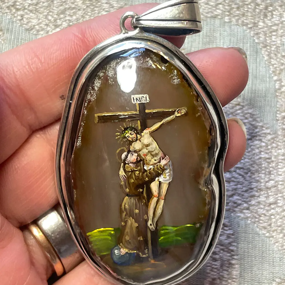 Mravillosa Medalla de San Francisco con Jesús en la Cruz agata 