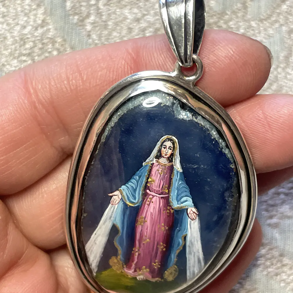 Medalla de Virgen de los Rayos sobre ágata 