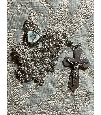 Rosario de plata con el Espíritu Santo y Virgen de Lourdes 