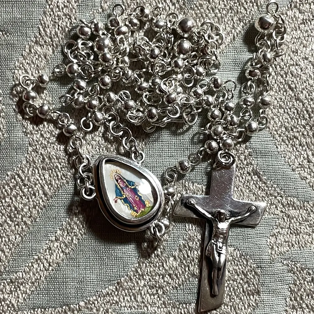 Rosario de Plata 950 con Medalla Gota de la Virgen de los Rayos (48 cm)