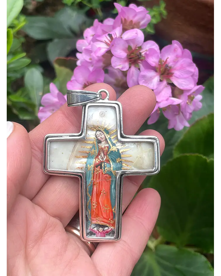Cruz de Virgen y Guadalupe y flores 