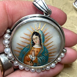 Maravillosa medalla de la Virgen de Guadalupe y San Miguel 
