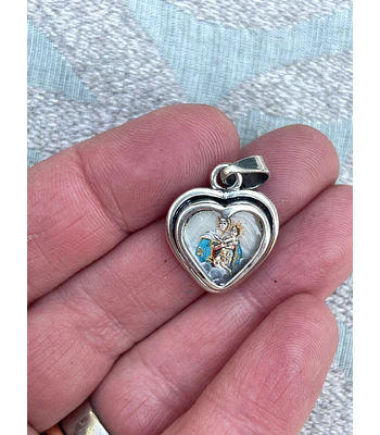 Corazón pequeño de Virgen Mater y San Carlo Acutis 