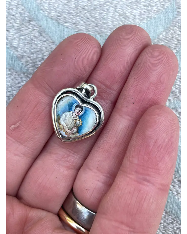 Corazón pequeño de Virgen Mater y San Carlo Acutis 