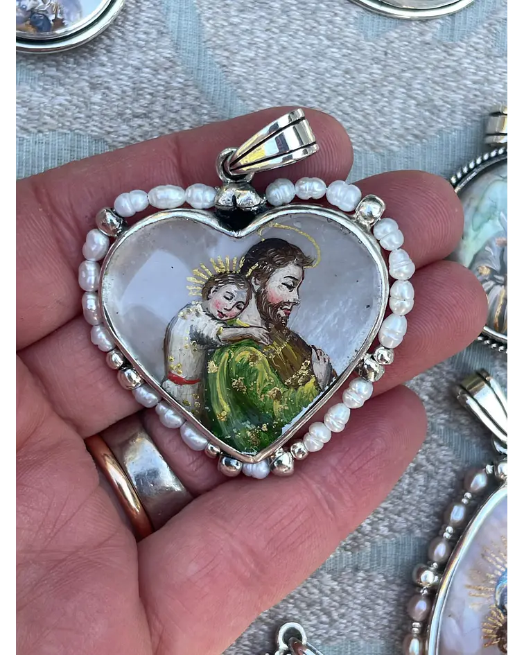 Corazón Sagrada Familia y San José con el Niño – Plata 950, nácar y perlas