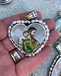 Corazón Sagrada Familia y San José con el Niño – Plata 950, nácar y perlas