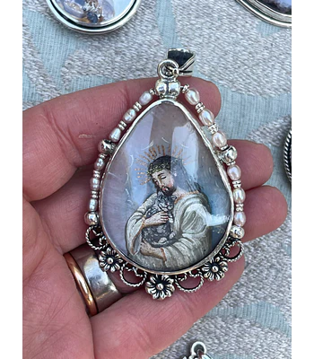 Medalla Gota Jesús con un gato y Virgen con el Niño – Plata 950, nácar y perlas