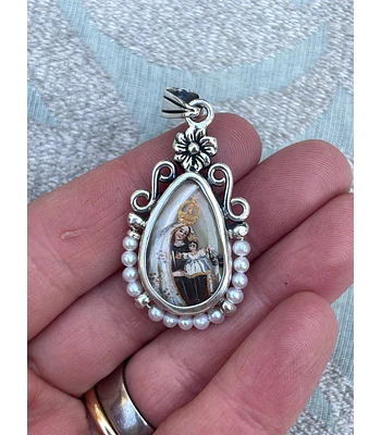Medalla Gota San José con el Niño y Virgen del Carmen – Plata 950, nácar y perlas