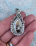 Medalla Gota San José con el Niño y Virgen del Carmen – Plata 950, nácar y perlas