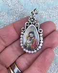 Medalla Gota San José con el Niño y Virgen del Carmen – Plata 950, nácar y perlas