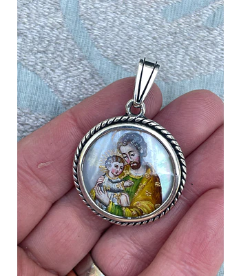 Medalla San Carlo Acutis y San José con el Niño Jesús – Plata 950 y nácar