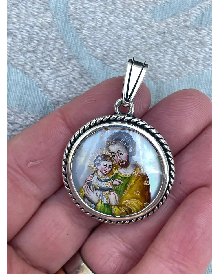 Medalla San Carlo Acutis y San José con el Niño Jesús – Plata 950 y nácar