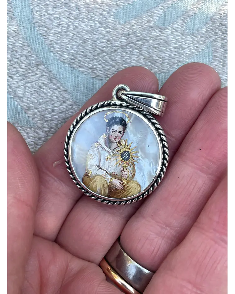 Medalla San Carlo Acutis y San José con el Niño Jesús – Plata 950 y nácar