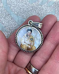Medalla San Carlo Acutis y San José con el Niño Jesús – Plata 950 y nácar