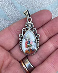 Medalla Virgen de los Rayos y San Miguel Arcángel – Plata 950 y nácar pintado a mano