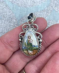 Medalla Virgen de los Rayos y San Judas Tadeo – Plata 950 y nácar pintado a mano