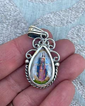 Medalla Virgen de los Rayos y San Judas Tadeo – Plata 950 y nácar pintado a mano