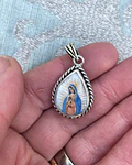 Medalla Gota Virgen de Guadalupe y San Charbel – Plata 950