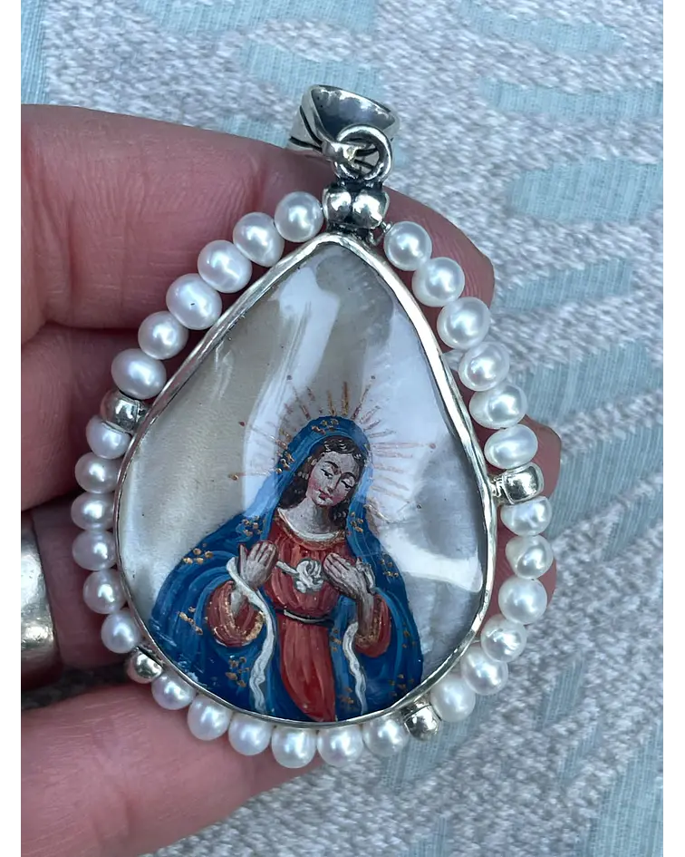 Medalla Virgen Desatanudos y Arcángel Arcabucero con Perlas – Plata 950