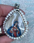 Medalla Virgen Desatanudos y Arcángel Arcabucero con Perlas – Plata 950