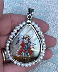Medalla Virgen Desatanudos y Arcángel Arcabucero con Perlas – Plata 950