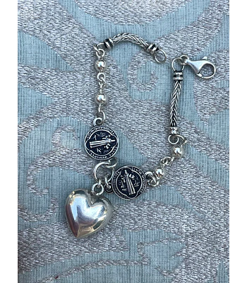 Pulsera con medallas de San Benito 
