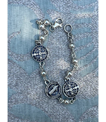 Pulsera Triple Medalla de San Benito – Plata 950  