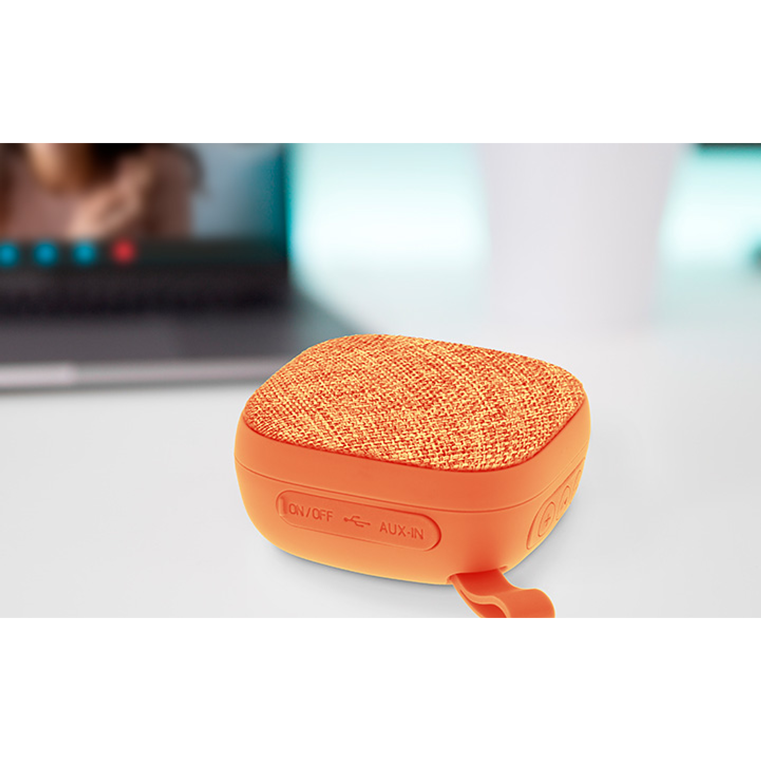 Xtech XTS-600OR Parlante Portátil con Micrófono Color Naranja 1