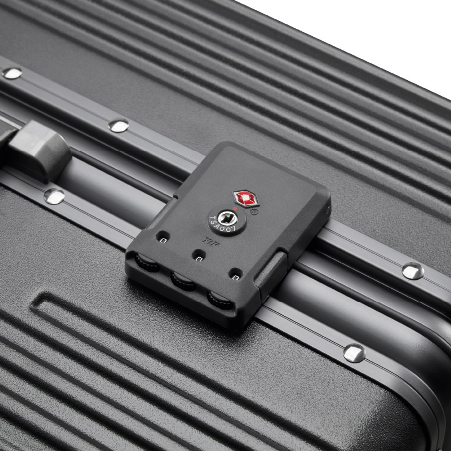 Klip Xtreme KNL-500 GlobeBizman Maleta Premium Para Notebook 15.6