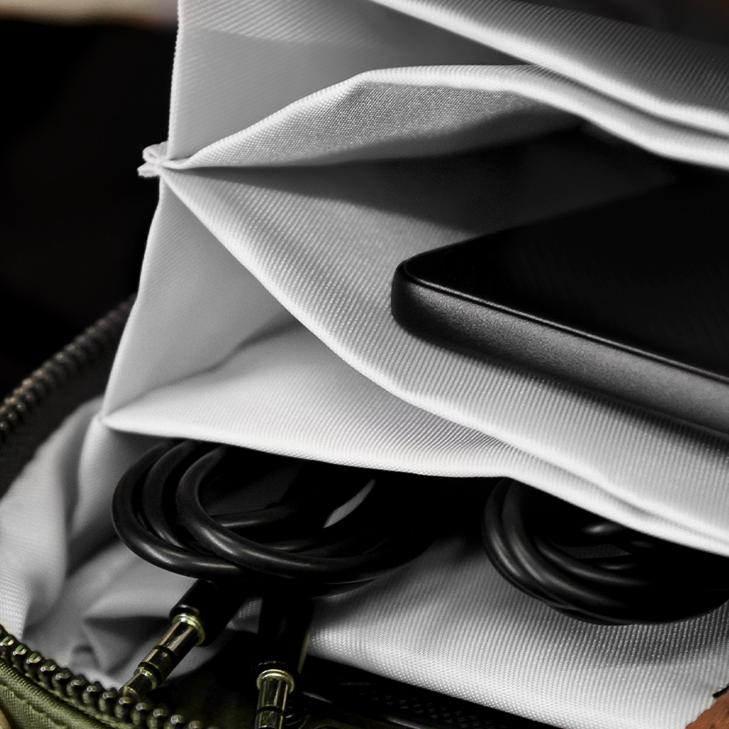 Klip Xtreme KTO-750 Estuche con Organizador Técnico, Repelente al Agua, Verde   4