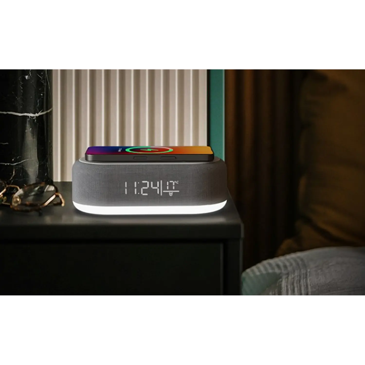 Xtech Gilmour XTS-622, Parlante Bluetooth 5 en 1, Reloj, Carga Inalámbrica, Luz LED 2
