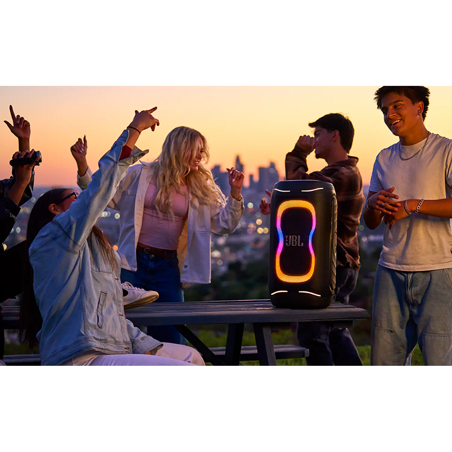 JBL PartyBox 130 Parlante Portátil Bluetooth 6.0, 200W, Auracast, IPX4, 15h, Negro 11