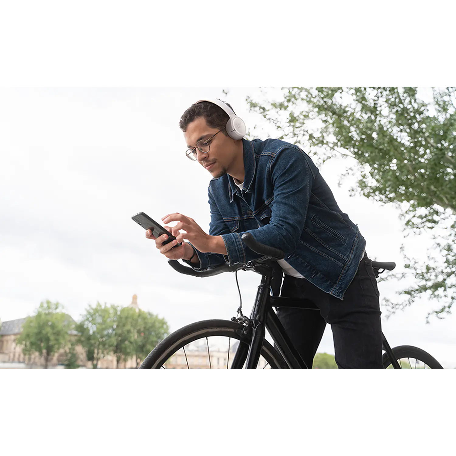 JBL Tune 530BT Audífonos On-Ear Bluetooth 6.0, Pure Bass, 2 Micrófonos, 76h, Plegables, Negro 13