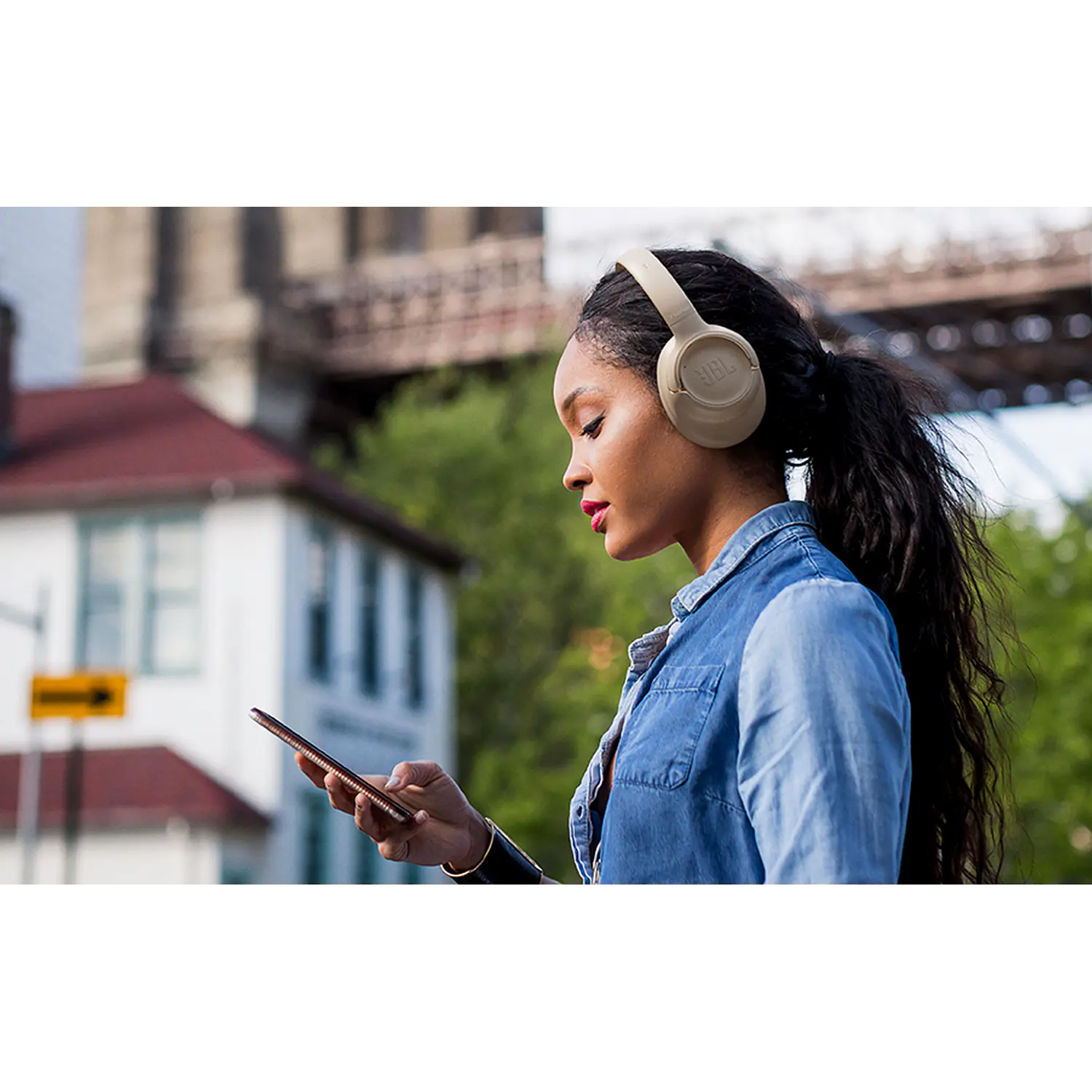 JBL Tune 730BT Audifonos Over-Ear Bluetooth 6.0, Pure Bass, 2 Mic, 76 h, Plegable, Multipunto, Azul 8