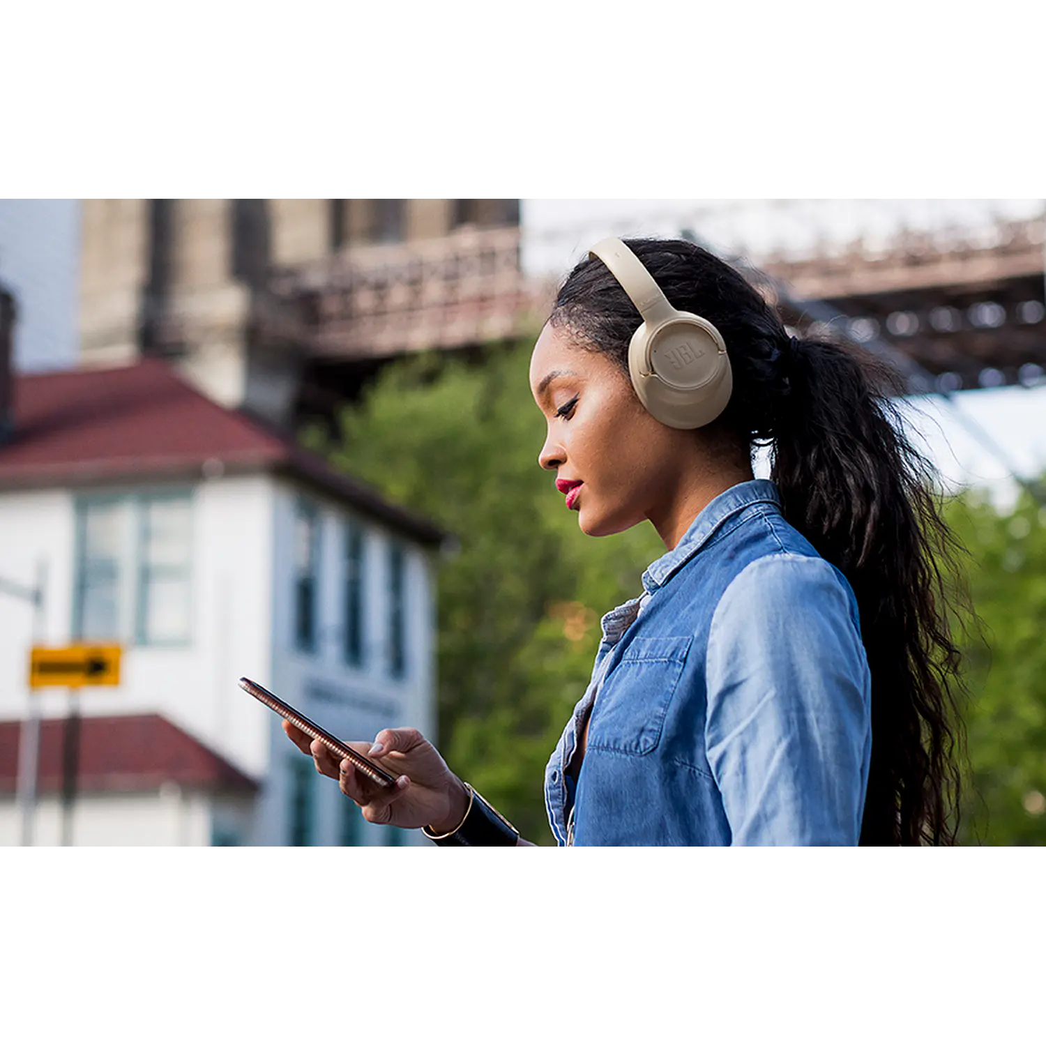 JBL Tune 730BT Audifonos Over-Ear Bluetooth 6.0, Pure Bass, 2 Mic, 76 h, Multipunto, Blanco 11