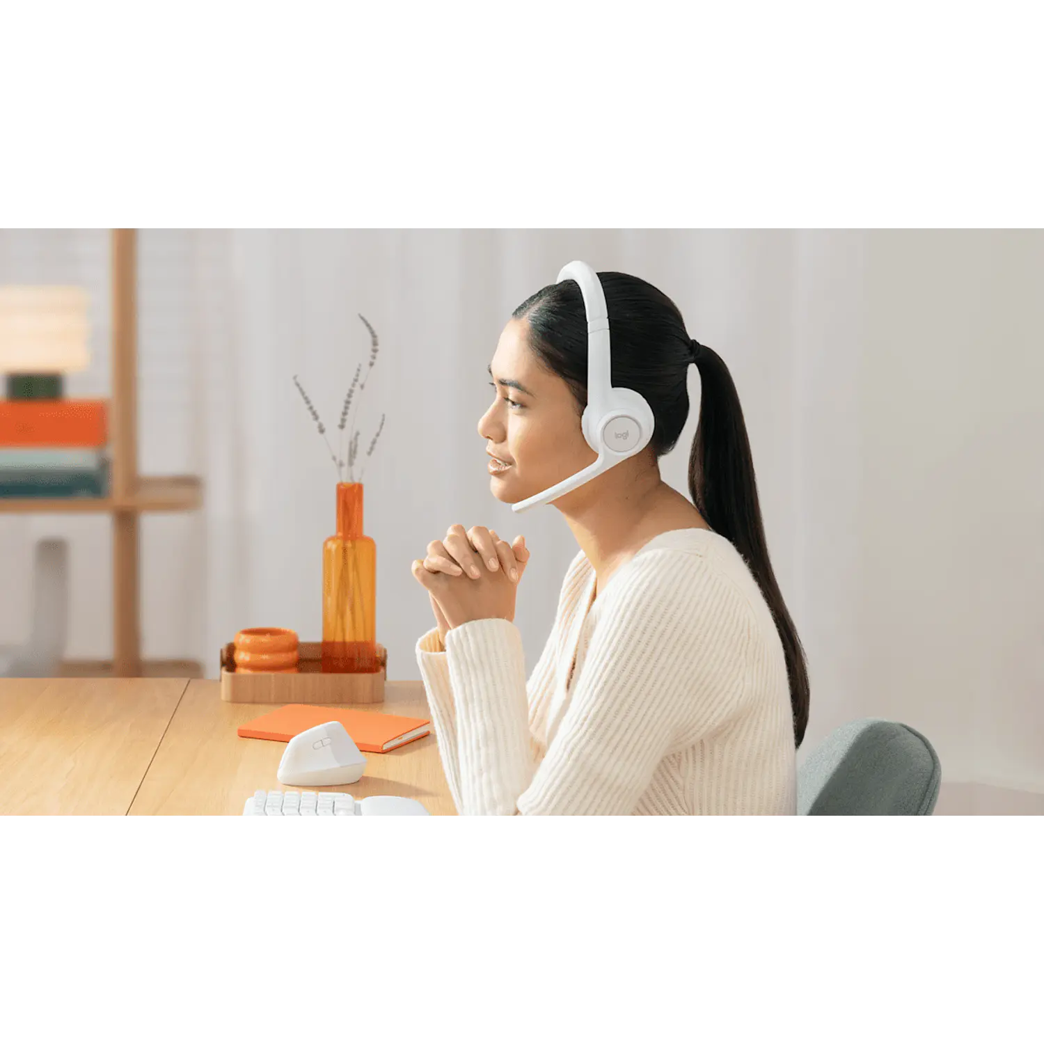 Logitech Zone 300, Audífonos Inalámbricos Bluetooth 5.3, Micrófono, 20 Horas, Blanco Crudo 9
