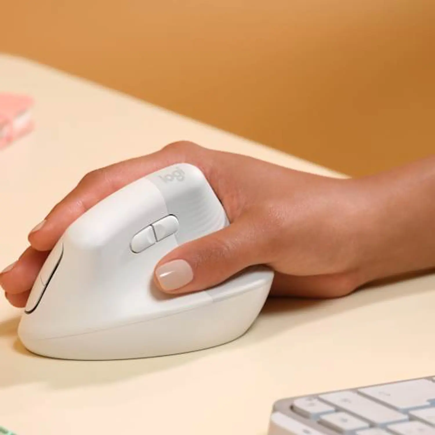 Logitech Lift, Mouse Ergonómico Vertical, 4000DPI, Bluetooth, Blanco Hueso 6