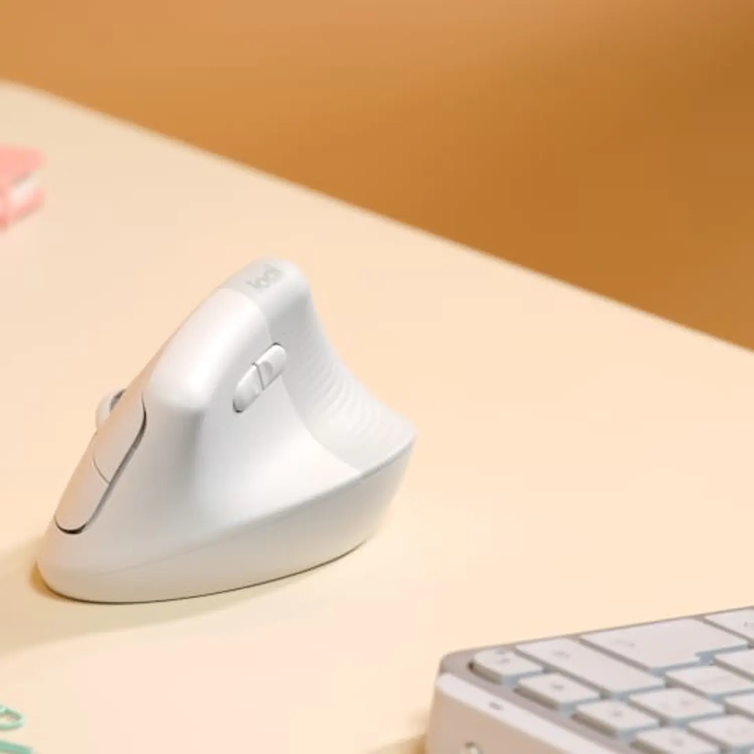 Logitech Lift, Mouse Ergonómico Vertical, 4000DPI, Bluetooth, Blanco Hueso 7