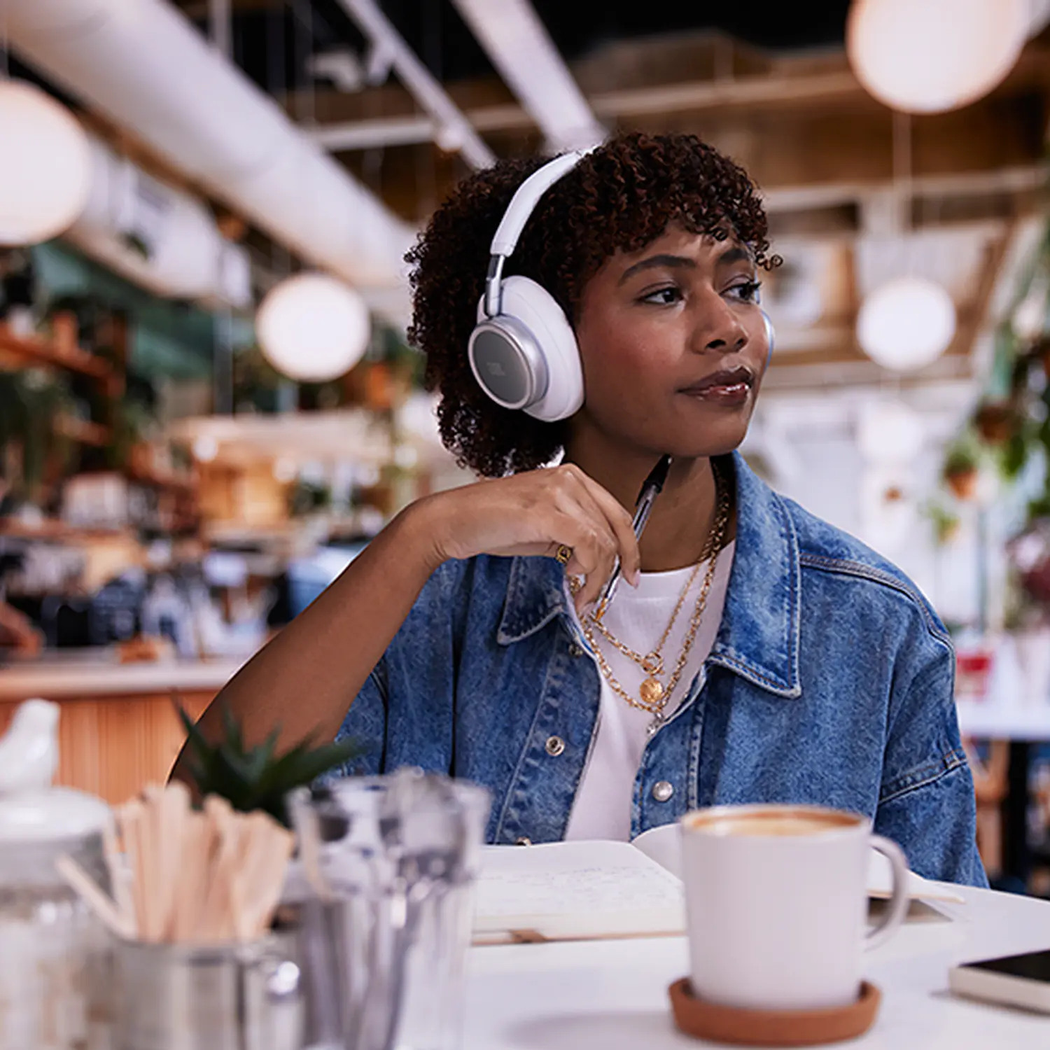 JBL Live 780NC, Audífonos Over-Ear Inalámbricos, ANC 2.0, Hi-Res, Bluetooth 6.0, 80h, Blanco 11