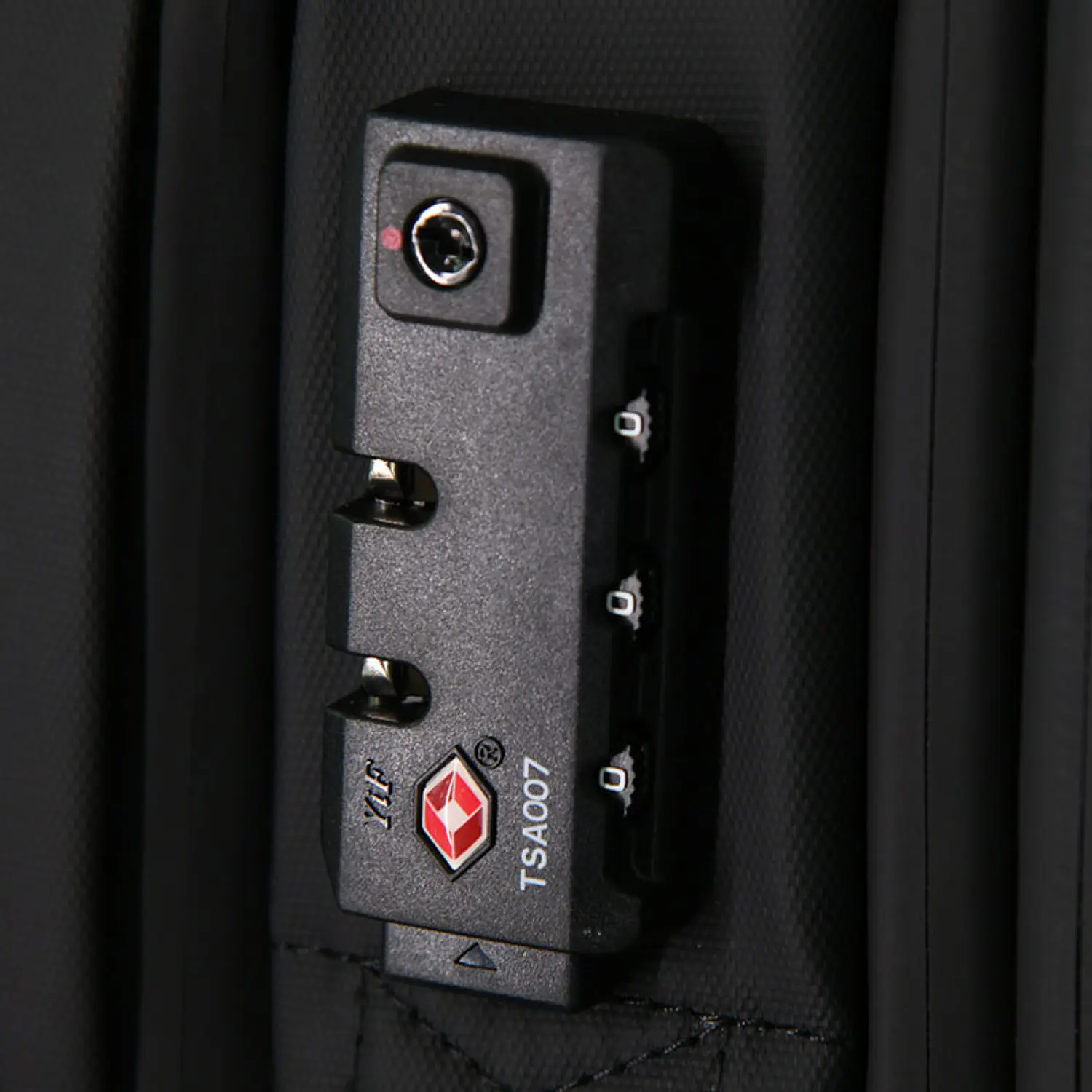 Klip Xtreme Airlift KNB-975, Mochila de Viaje 2 en 1, Notebook 15.6, Bomba de Vacío, TSA 6