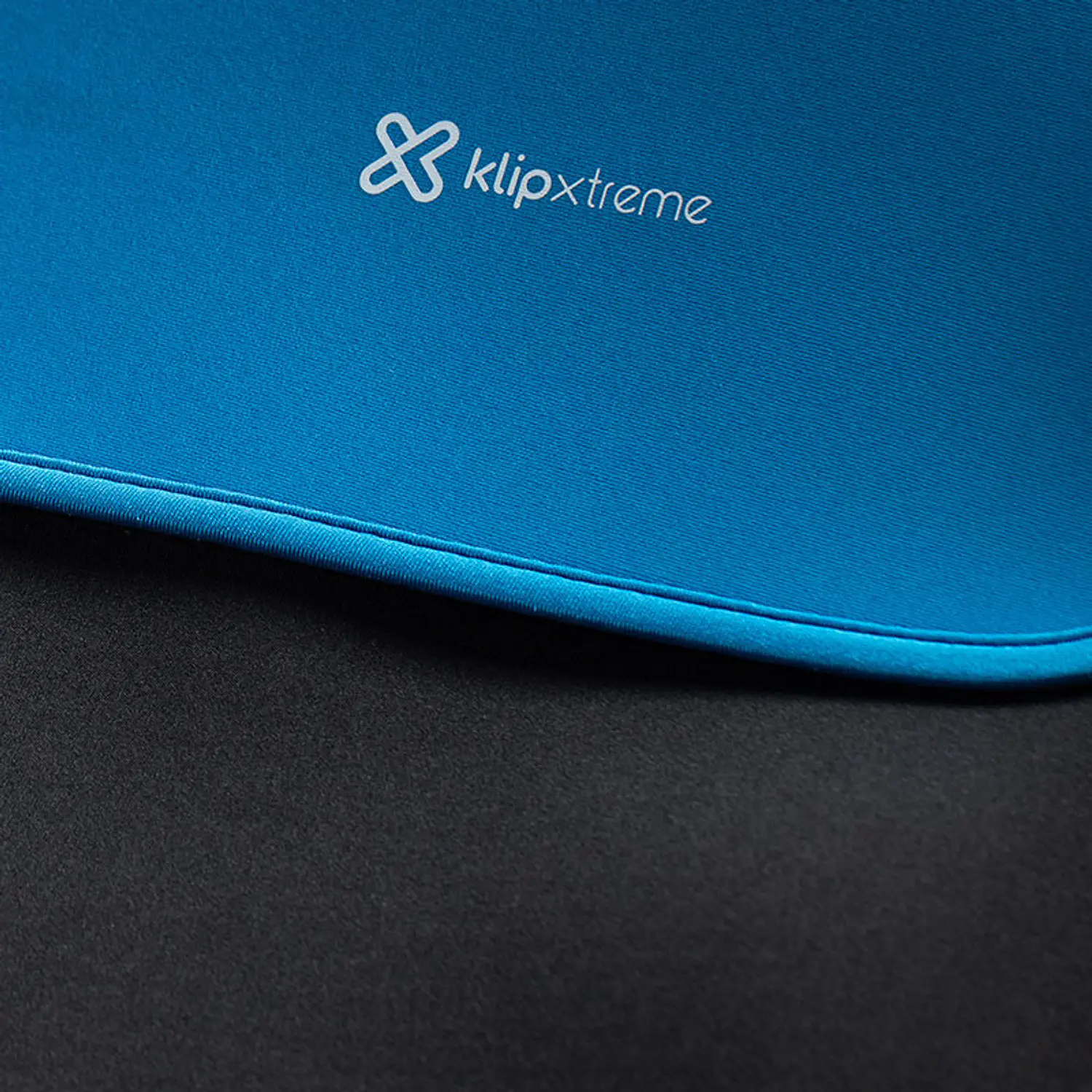 Klip Xtreme Kolours KNS-415BL, Funda Reversible para Notebook 15.6