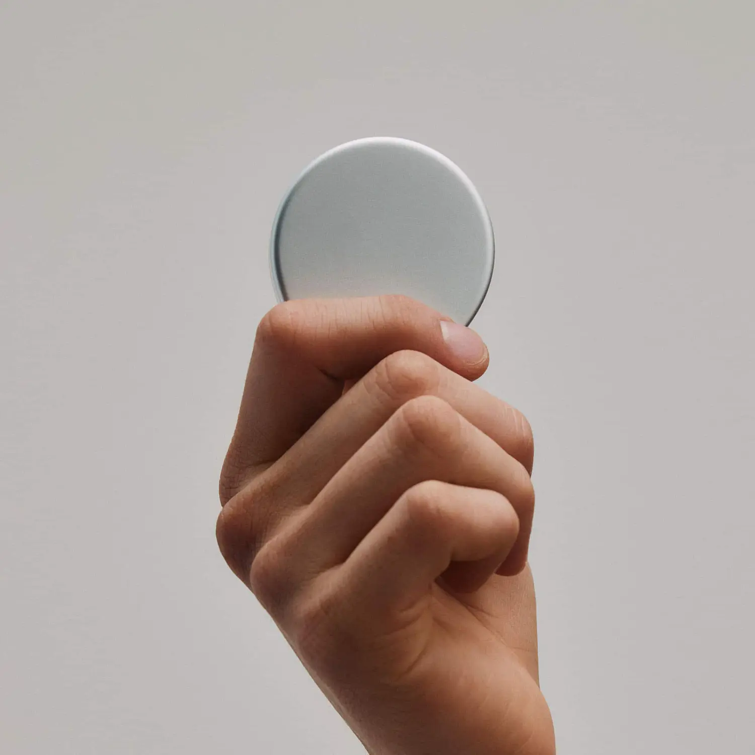 Oura Ring 5, Estuche de Carga Portátil, Talla 8, Gris, Qi 1.3, USB-C, Hasta 5 Cargas 5