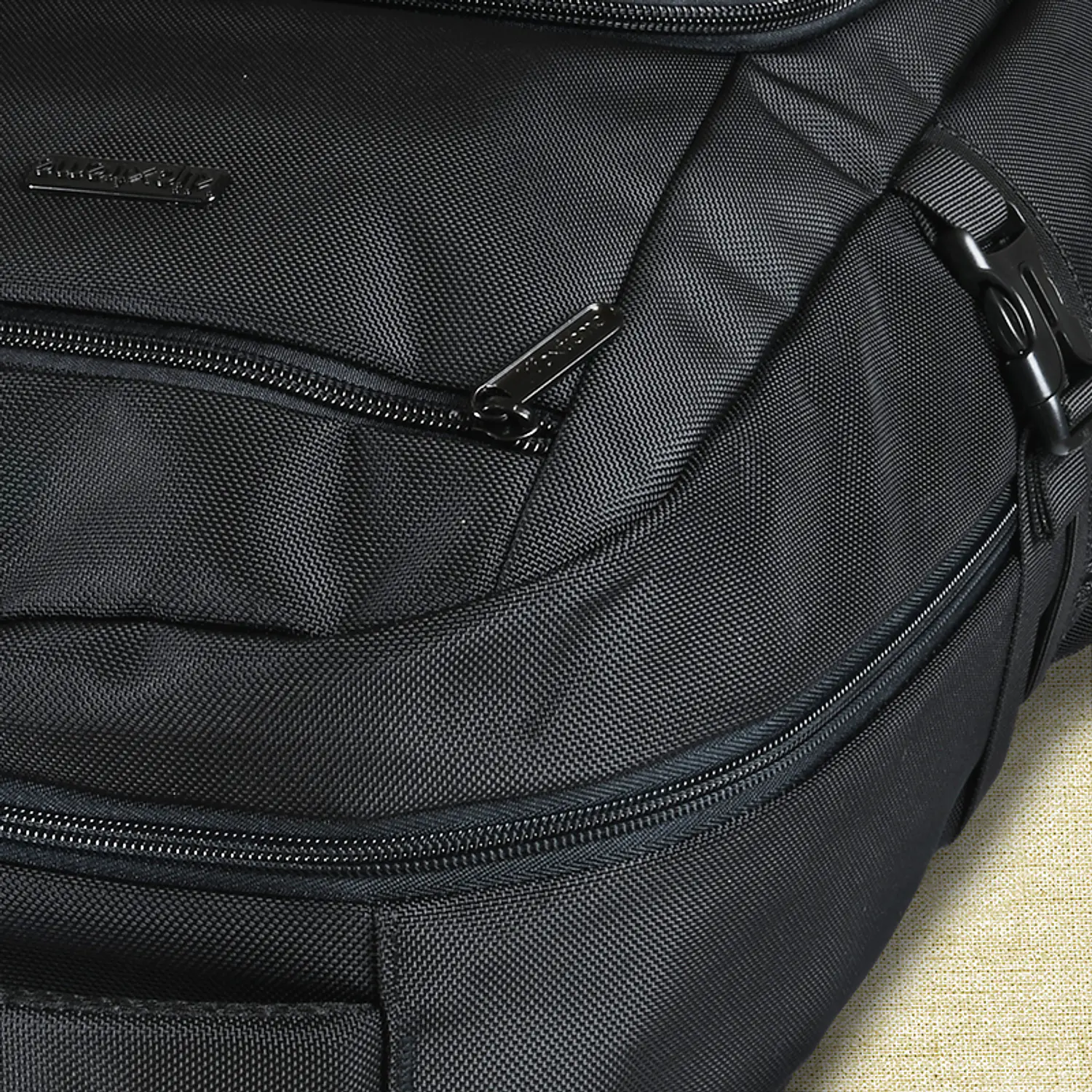 Klip Xtreme Emblem KNB-582, Mochila para Notebook 15.6