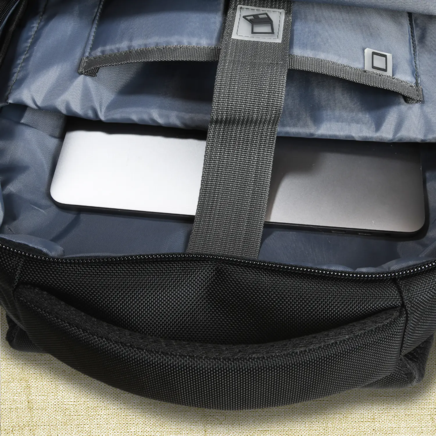 Klip Xtreme Emblem KNB-582, Mochila para Notebook 15.6