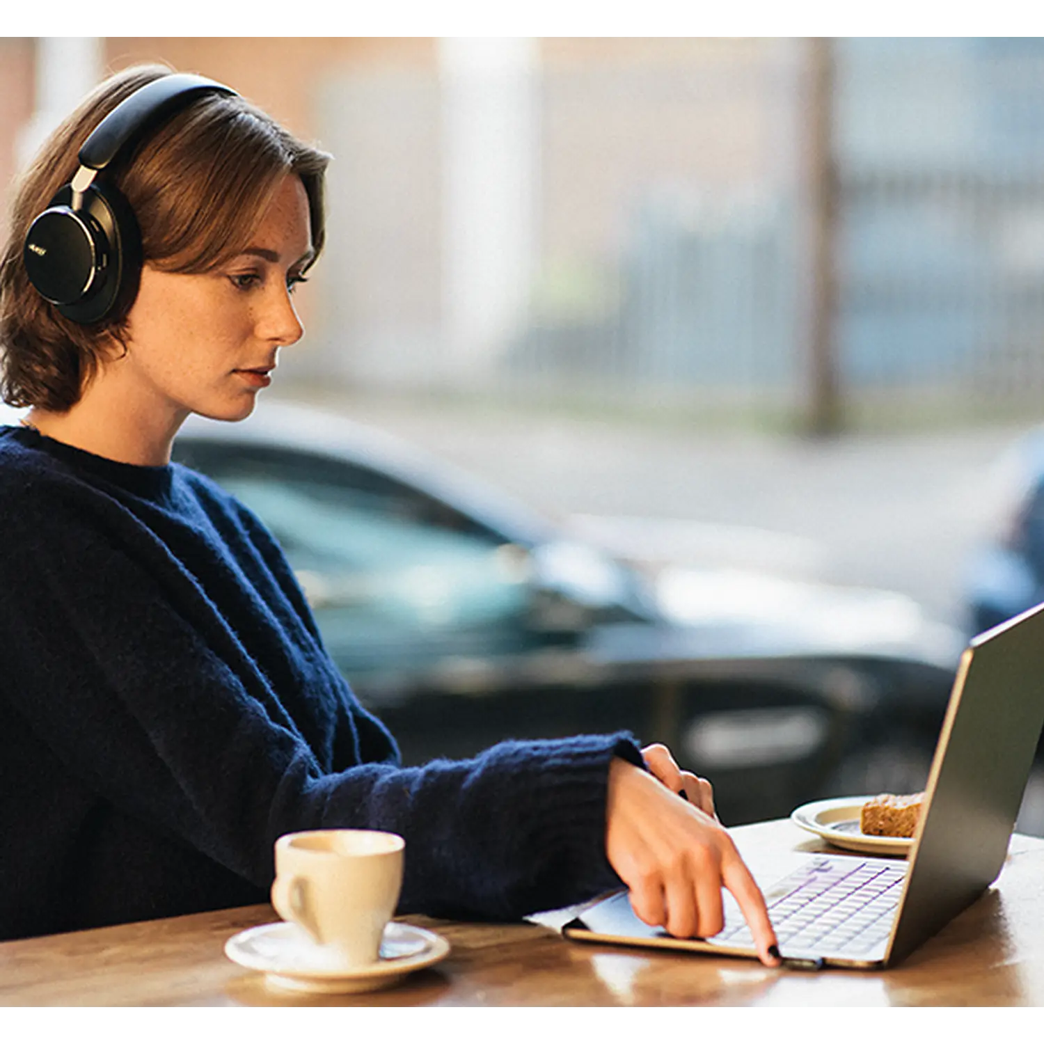 AKG N9 Hybrid AKGN9HYBRIDBLKAM Audífonos Over-Ear Bluetooth 5.3, ANC Adaptativo, 100h, Negro 13