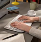 Logitech Wave Keys Teclado Ergonómico Inalámbrico, Bluetooth, Logi Bolt, Español, Reposamanos, Blanco - Miniatura 7