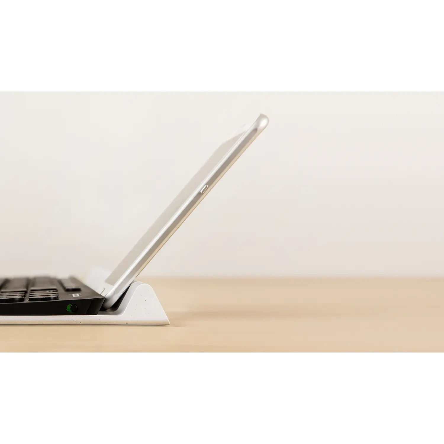 Logitech K780 Multi-Device Teclado Inalámbrico, Bluetooth, USB Unifying 2.4GHz, Easy-Switch, Español, Negro/Blanco 9