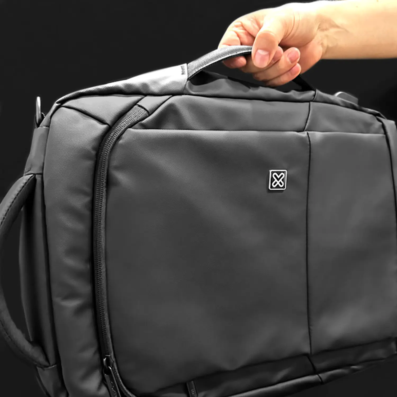 Klip Xtreme Bizman KNB-895 Mochila Maletín 2 en 1 Laptop 15.6