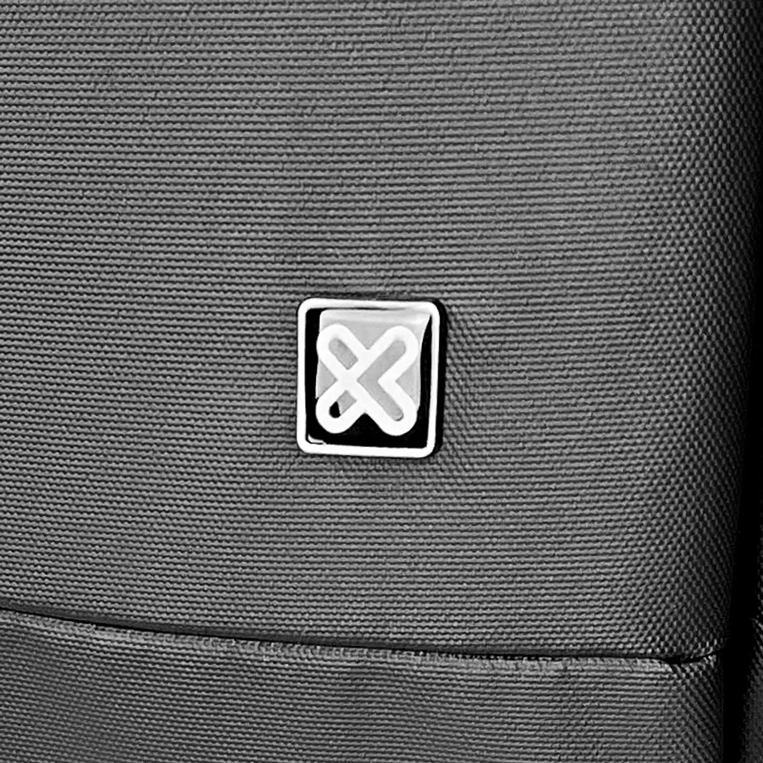 Klip Xtreme Bizman KNB-895 Mochila Maletín 2 en 1 Laptop 15.6